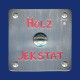 kleines quadratisches Klingelschild mit rotem Hintergrund