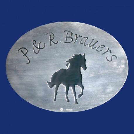 Ovales Türschild mit Pferdemotiv und schwarzem Hintergrund