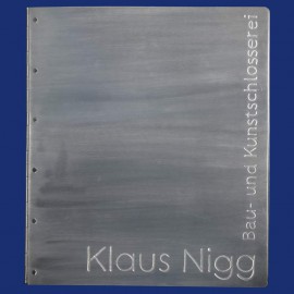 Metallordner / Mustermappe im Hochformat