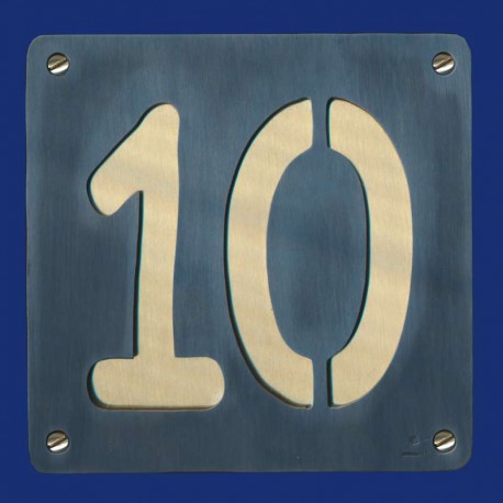 Hausnummer "10" aus Kupfer, schwarz patiniert und Messing