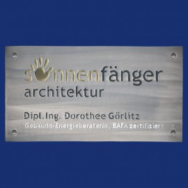 Firmenschild mit Logo, dreifarbig