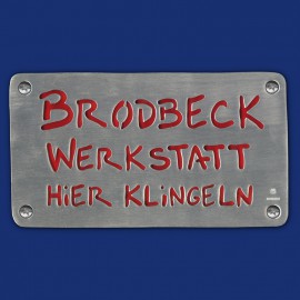 Werkstatt-Schild mit farbigem Hintergrund