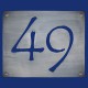 Hausnummer 49 mit versetzten Zahlen aus Aluminium